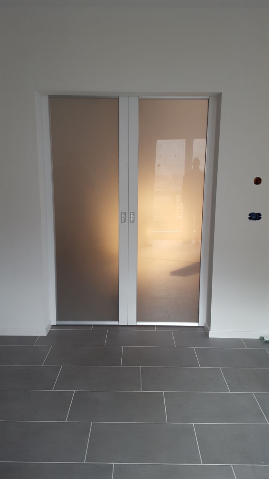 Porta ASTOR  serie ATLANTIC con vetro acidato - doppia anta scorrevole interno muro 